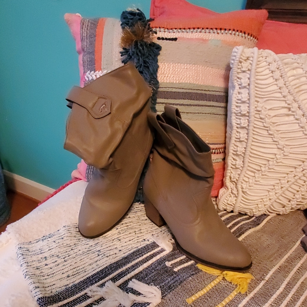 Rocket dogs boots